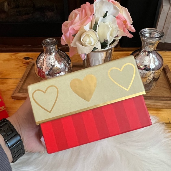 Valentine’s Day Gift Box - Picture 4 of 5